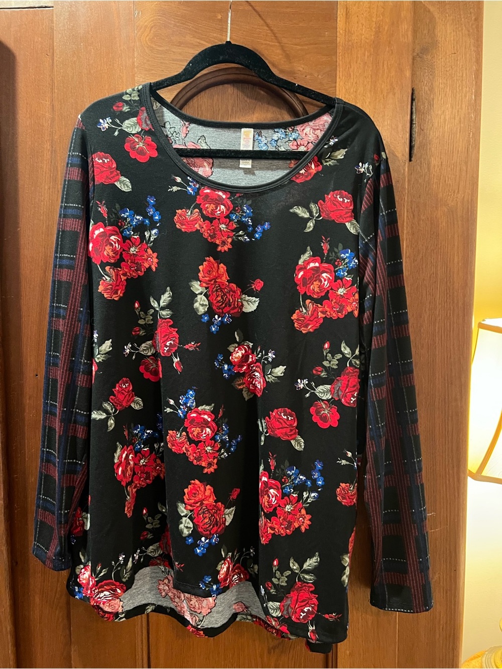 Bundled set of 4 LuLaRoe 3xl Lynnae long sleeve tops.